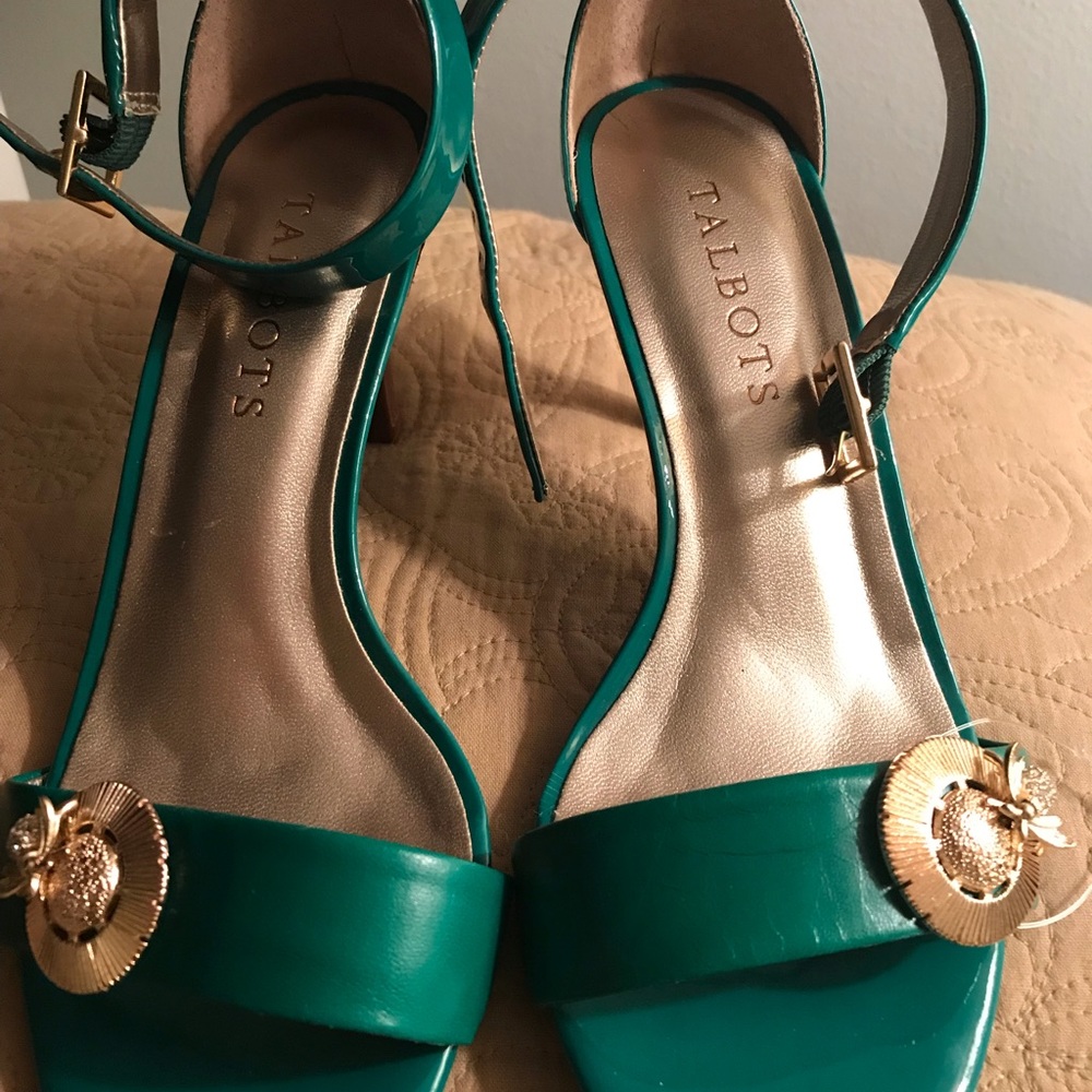 green shoe